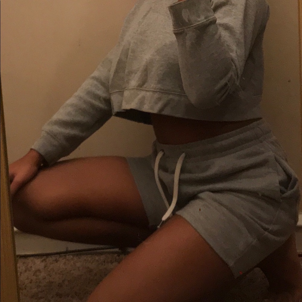 Cropped sweatshirt and shorts set